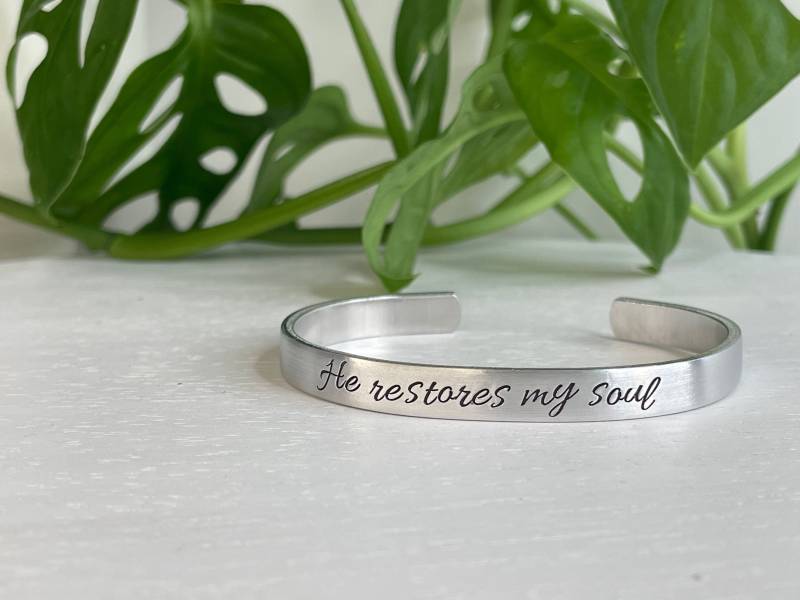 Er Stellt Meine Seele Wieder Her | Psalm 233 Schrift Armband Trauergeschenk Ermutigung Geschenk Fehlgeburt Schmuck Christliches Für Sie Er Stellt Meine Seele Wieder Her | Psalm 233 Schrift Armband Trauergeschenk Ermutigung Geschenk Fehlgeburt Schmuck Christliches Für Sie von BeFoundStanding
