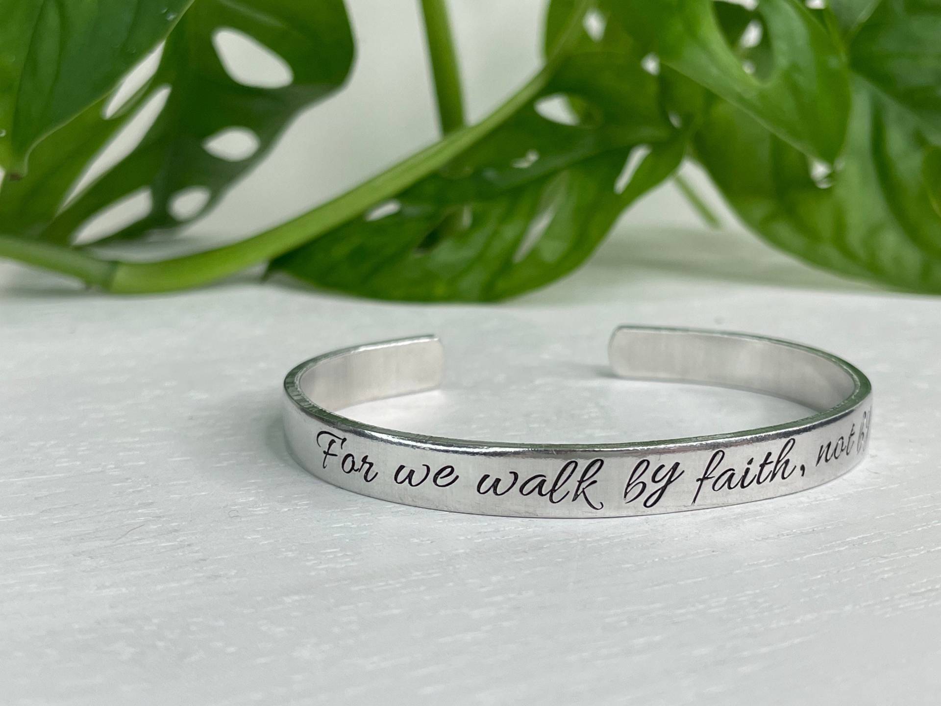 Gehe Im Glauben, Nicht Sehen | 2 Korinther 57 Schrift Armband Christliches Geschenk Für Sie Erstkommunion Konfirmation Taufgeschenk Gehe Im Glauben, Nicht Sehen | 2 Korinther 57 Schrift Armband Christliches Geschenk Für Sie Erstkommunion Konfirmation Taufgeschenk von BeFoundStanding
