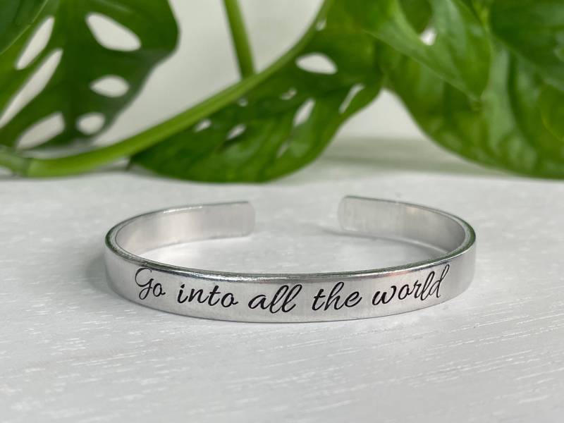 Gehen Sie in Die Ganze Welt | Mark 1615 Missionsgeschenk Mission Trip Schrift Armband Konfirmation Taufgeschenk Abschluss Des Seminars Gehen Sie in Die Ganze Welt | Mark 1615 Missionsgeschenk Mission Trip Schrift Armband Konfirmation Taufgeschenk Abschluss Des Seminars von BeFoundStanding