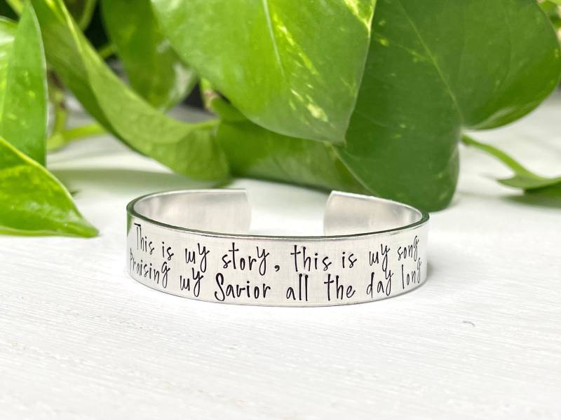 Gesegnete Gewissheit | Das Ist Meine Geschichte Hymne Songtext Christliches Geschenk Ermutigung Schrift Armband Taufe Trauerfall Gesegnete Gewissheit | Das Ist Meine Geschichte Hymne Songtext Christliches Geschenk Ermutigung Schrift Armband Taufe Trauerfall von BeFoundStanding