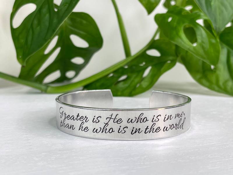 Größer Ist Der, Der in Mir Ist, Als Welt | 1 Johannes 4, 4 Schrift Armband Christliches Geschenk Für Sie Christlichen Schmuck Größer Ist Der, Der in Mir Ist, Als Welt | 1 Johannes 4, 4 Schrift Armband Christliches Geschenk Für Sie Christlichen Schmuck von BeFoundStanding