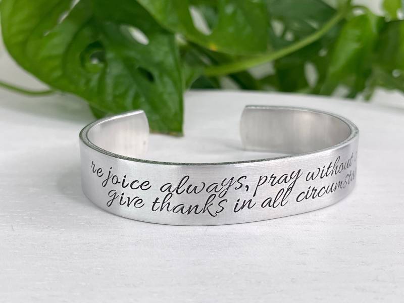 Jubeln Sie Immer Ohne Unterlass | 1 Thessalonicher 516-18 Schrift Armband Christlicher Freund Geschenk Für Frauen Schmuck Jubeln Sie Immer Ohne Unterlass | 1 Thessalonicher 516-18 Schrift Armband Christlicher Freund Geschenk Für Frauen Schmuck von BeFoundStanding