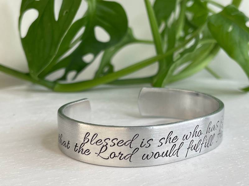 Lukas 145 Armband | Gesegnet Ist, Wer Geglaubt Hat Bibel Vers Manschette Schrift Christian Schmuck Geschenk Hellseher Lukas 145 Armband | Gesegnet Ist, Wer Geglaubt Hat Bibel Vers Manschette Schrift Christian Schmuck Geschenk Hellseher von BeFoundStanding