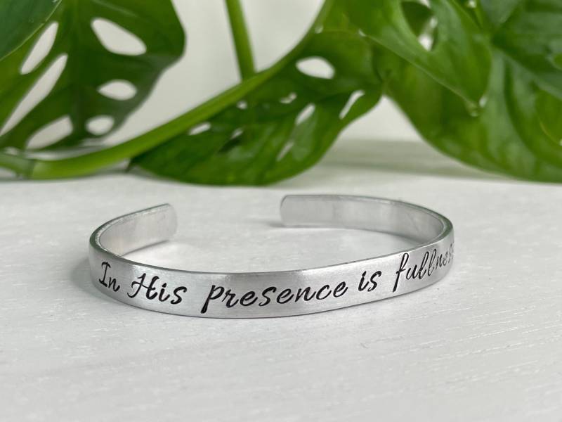 Psalm 1611 | in Seiner Gegenwart Ist Fülle Der Freude Schrift Armband Taufgeschenk Christlicher Freund Ermutigung Geschenk Für Frauen Psalm 1611 | in Seiner Gegenwart Ist Fülle Der Freude Schrift Armband Taufgeschenk Christlicher Freund Ermutigung Geschenk Für Frauen von BeFoundStanding