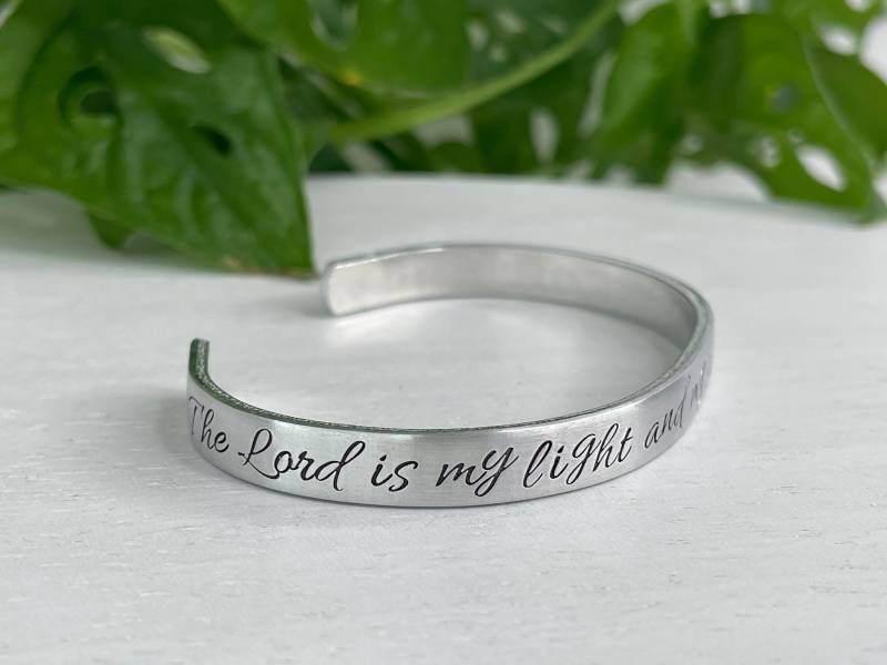 Psalm 271 | Der Herr Ist Mein Licht Und Heil, Wen Soll Ich Fürchten Schrift Armband Christliches Geschenk Ermutigungsgeschenk Für Den Freund Psalm 271 | Der Herr Ist Mein Licht Und Heil, Wen Soll Ich Fürchten Schrift Armband Christliches Geschenk Ermutigungsgeschenk Für Den Freund von BeFoundStanding