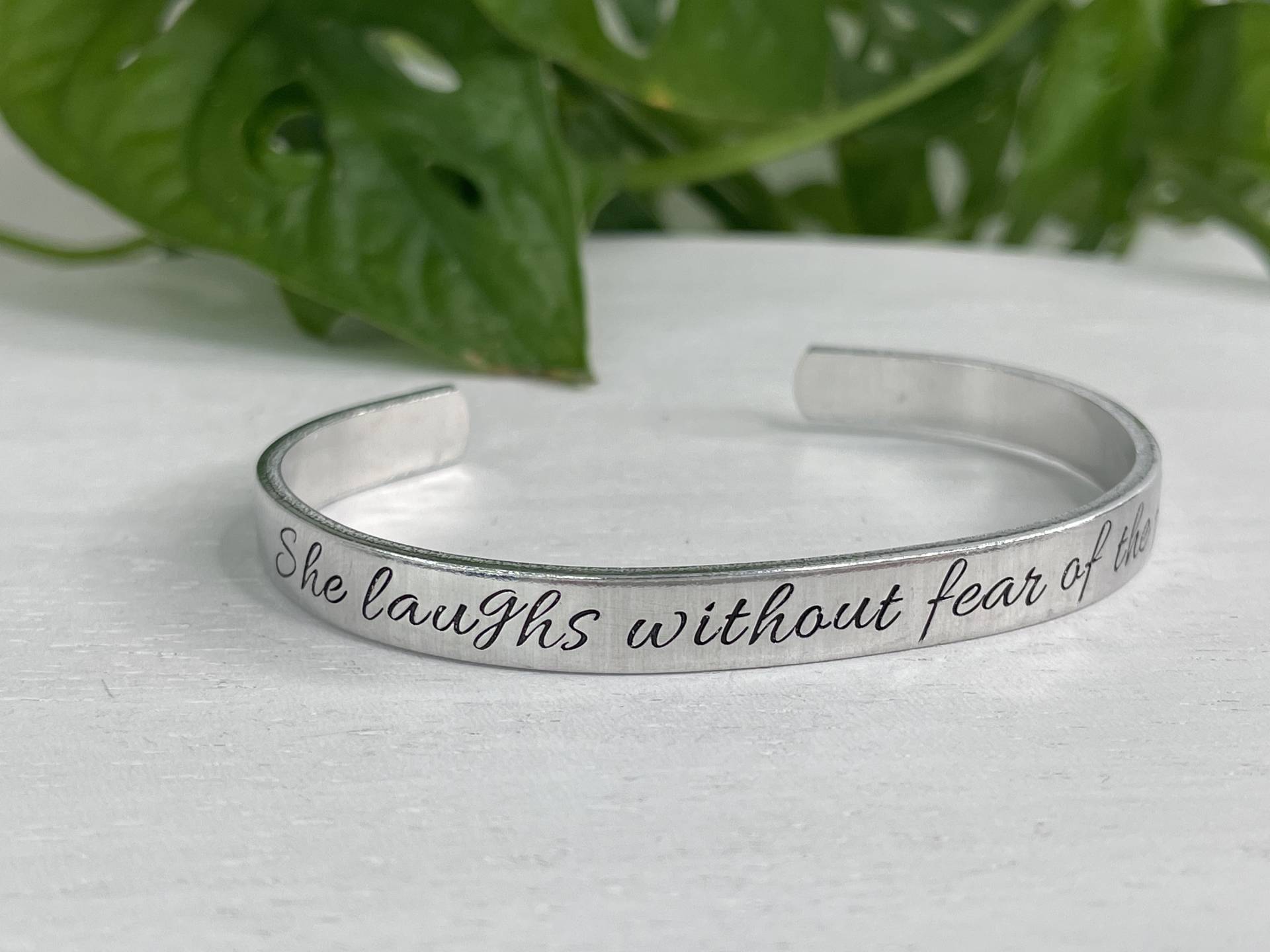 Sie Lacht Ohne Angst Vor Der Zukunft | Sprüche 3125 31 Frau Schrift Armband Christliches Geschenk Für Sie Ermutigung Sie Lacht Ohne Angst Vor Der Zukunft | Sprüche 3125 31 Frau Schrift Armband Christliches Geschenk Für Sie Ermutigung von BeFoundStanding
