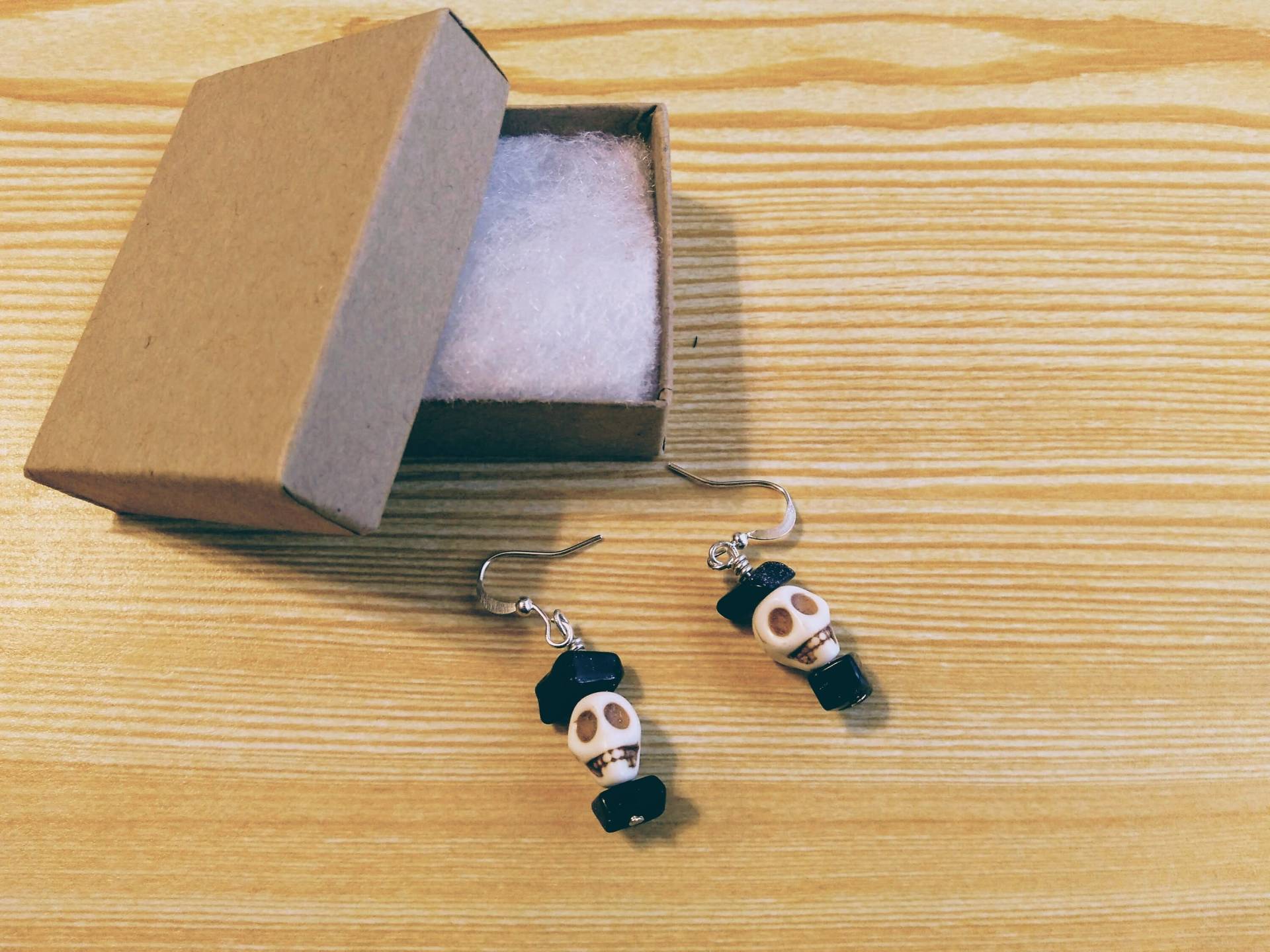 Blau Goldstone Und Schädel Zierliche Dangly Ohrringe Blau Goldstone Und Schädel Zierliche Dangly Ohrringe von BeFreeToShine