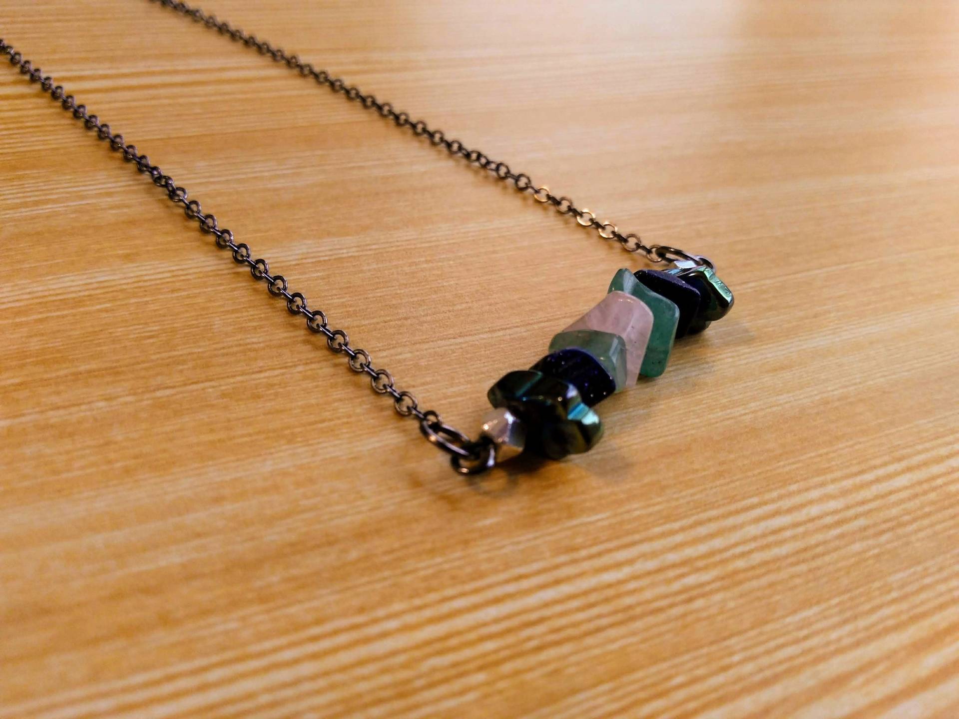 Multi-Kristall Halskette Mit Rotguss-Kette Multi-Kristall Halskette Mit Rotguss-Kette von BeFreeToShine