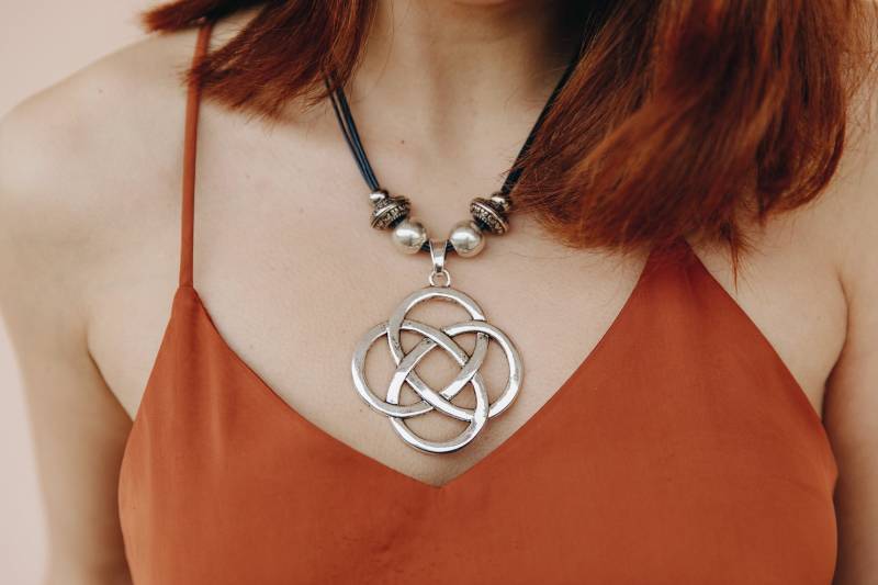 Boho Halskette Statement Für Frauen Leder Infinity Knoten Lucky Charm Geburtstagsgeschenk Ihr Halsband Große Anhänger von BeGenuine