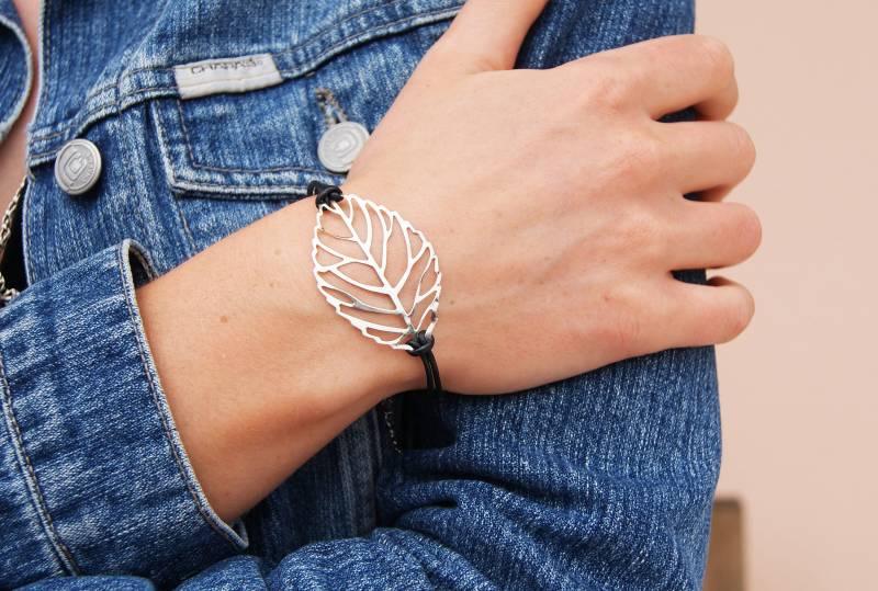Boho Leder Armband Für Frauen Blatt Geschenk Frau Filigrane Skelett Ihr Perlen von BeGenuine
