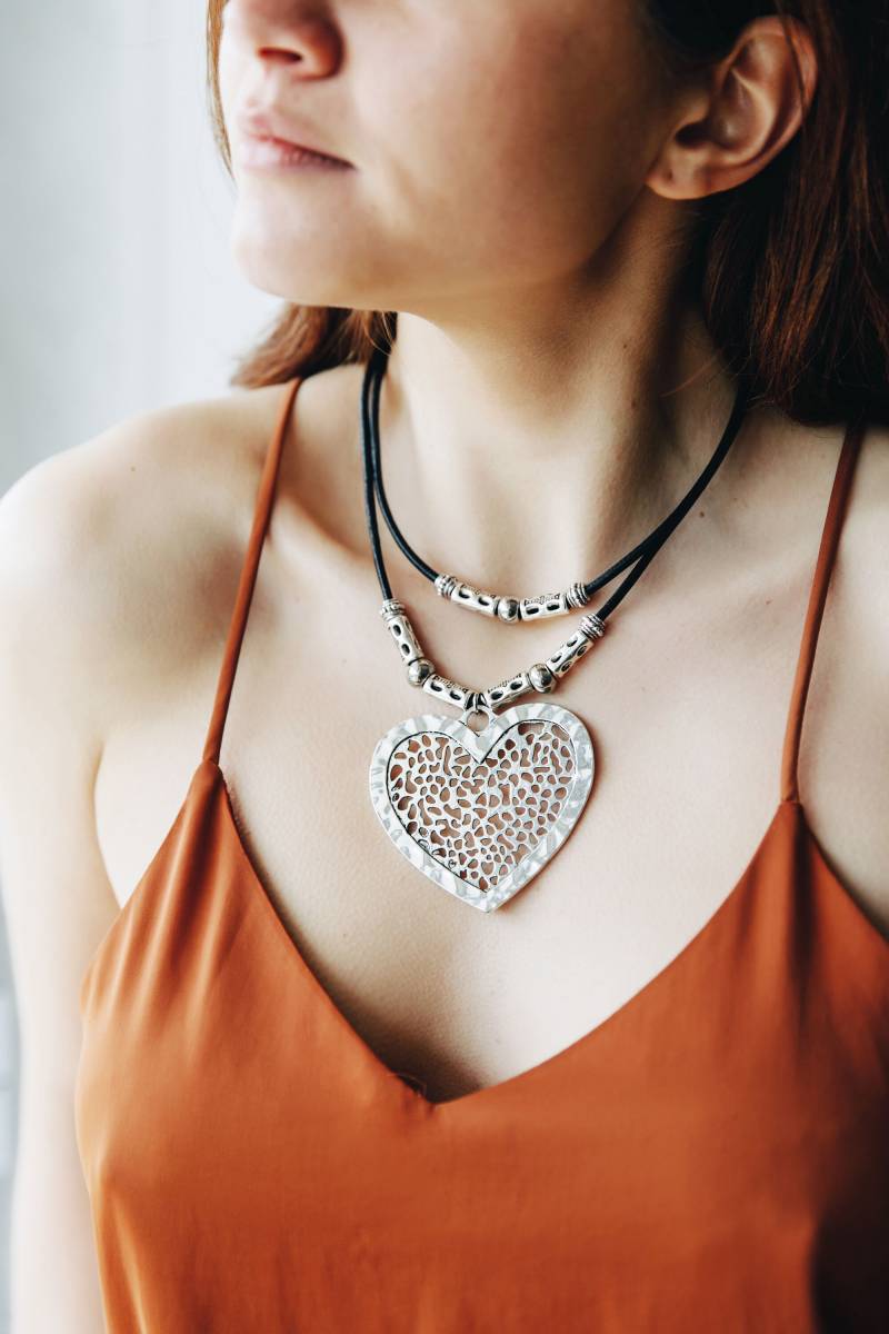 Handgefertigte Lederhalskette - Statement-Halskette Für Frauen Großer Herz-Anhänger Mehrlagige Boho-Halskette Geschenk Schwester Geschenke Sie von BeGenuine