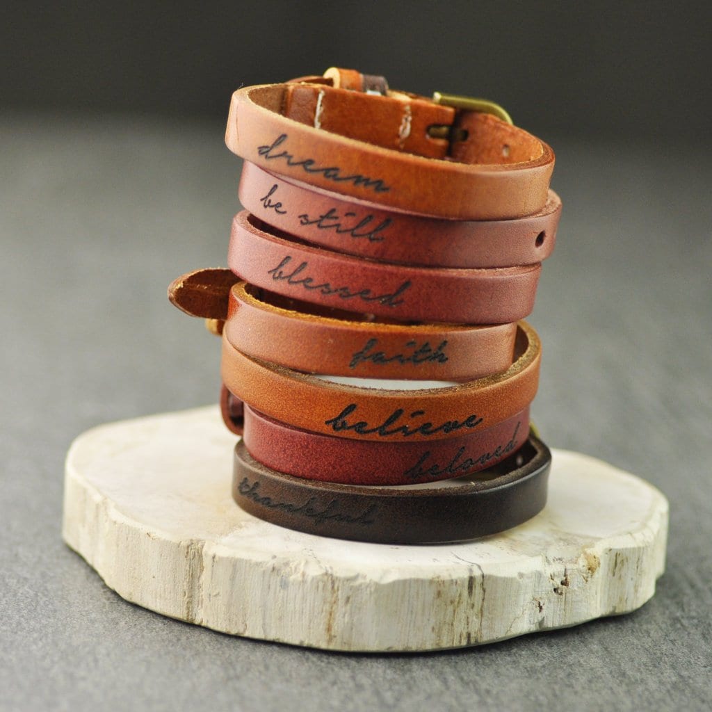 Personalisiertes Lederarmband, Individuelles Armband, Manschettenarmband Mit Gravur, Geschenk Für Sie Oder Ihn Personalisiertes Lederarmband, Individuelles Armband, Manschettenarmband Mit Gravur, Geschenk Für Sie Oder Ihn von BeJewDesign
