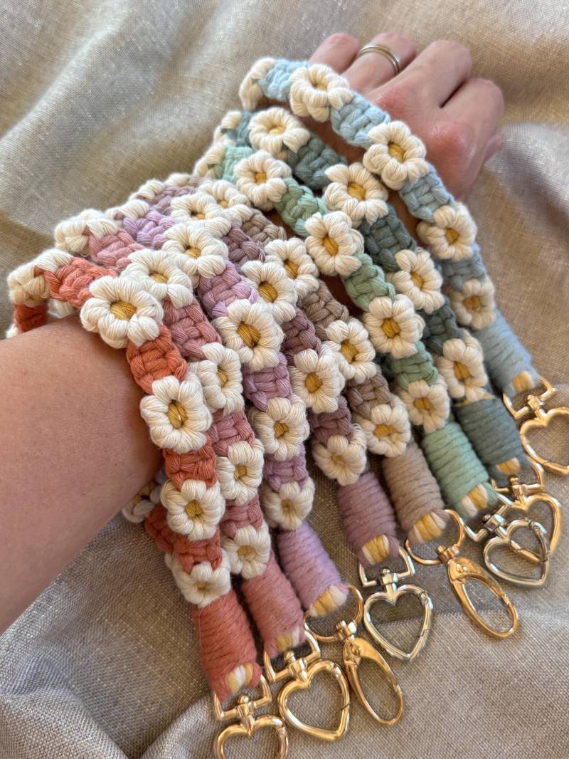 Schlüsselband Daisy/Flowerloop /Handykette /Keychain /Blumenanhänger von BeListHandmade