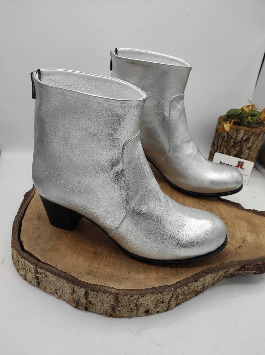 Ankle Boots, Silber Leder, Maßanfertigung, Für Sie, Handgemacht, Damen Stiefel, Echtes Suzani von BeMyBoots