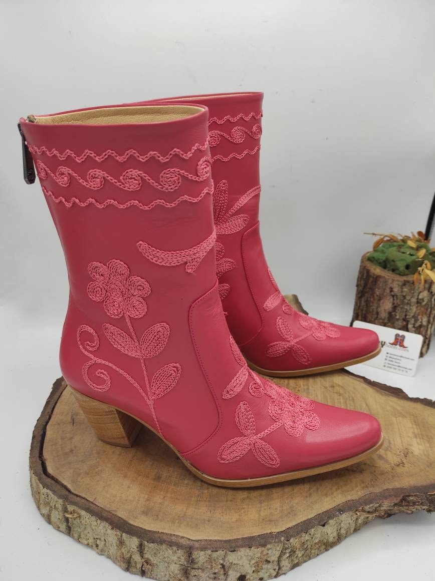 Cowboystiefel, Stiefeletten, Auf Bestellung, Suzani Stiefel, Nach Maß, Cowgirlstiefel, Handgefertigte Hochzeitsstiefel, Stiefelsüchtig von BeMyBoots