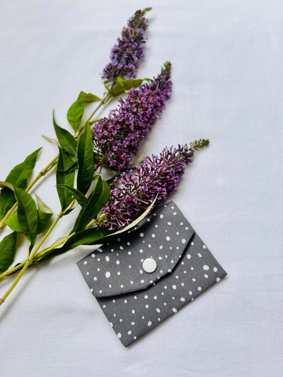 Mini-Tasche "Grau Mit Punkten" - Tasche Für Geld, Kreditkarten, Schlüssel Mini-Tasche "Grau Mit Punkten" - Tasche Für Geld, Kreditkarten, Schlüssel von BeNfaireDesigns