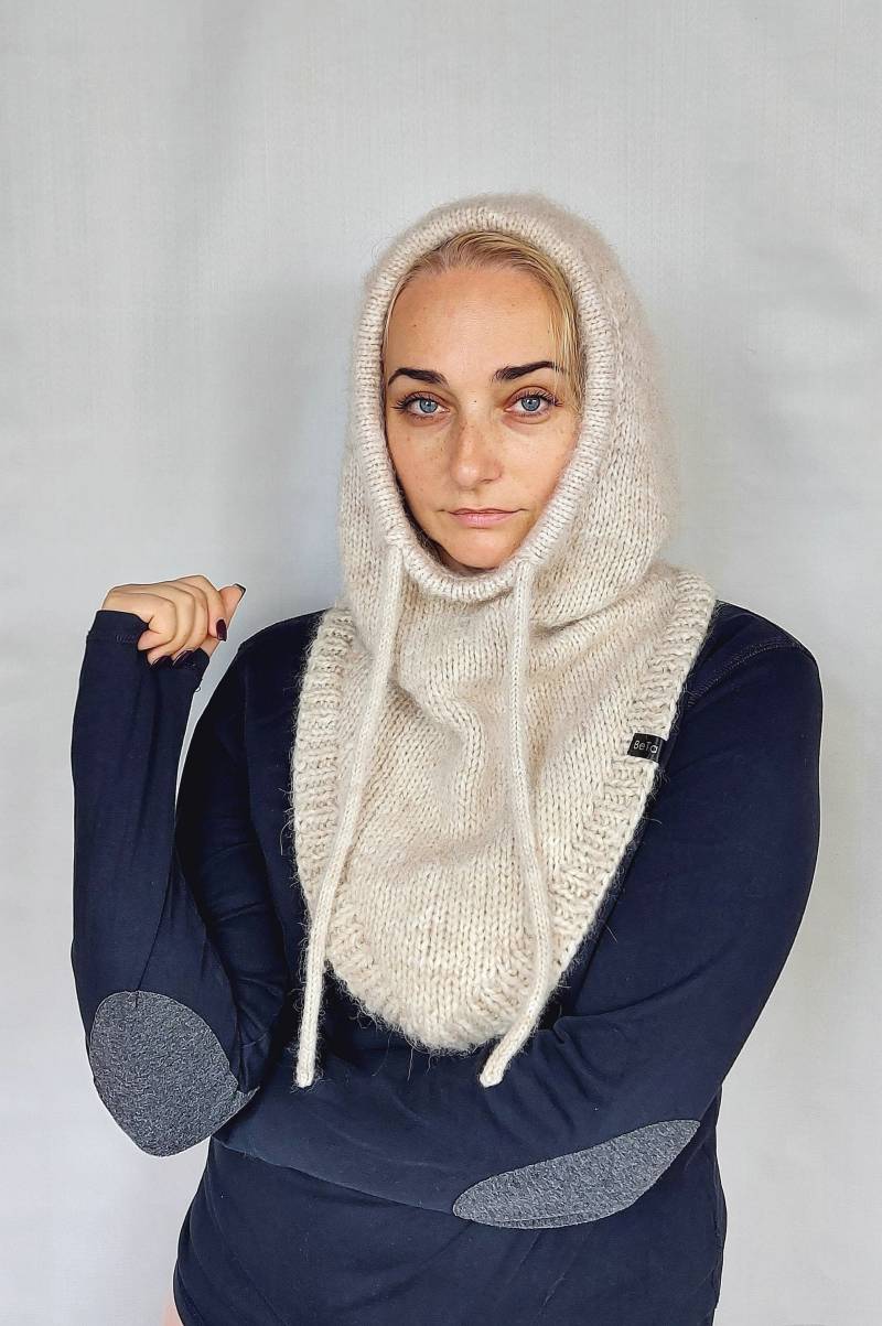 Warme Gestrickte Frauen Kapuze, Alpaka Haube, Schal, Winter Beige Flauschige Balaclava Für Frauen, Pelzige Strick Haube Warme Gestrickte Frauen Kapuze, Alpaka Haube, Schal, Winter Beige Flauschige Balaclava Für Frauen, Pelzige Strick Haube von BeTaKnitWear