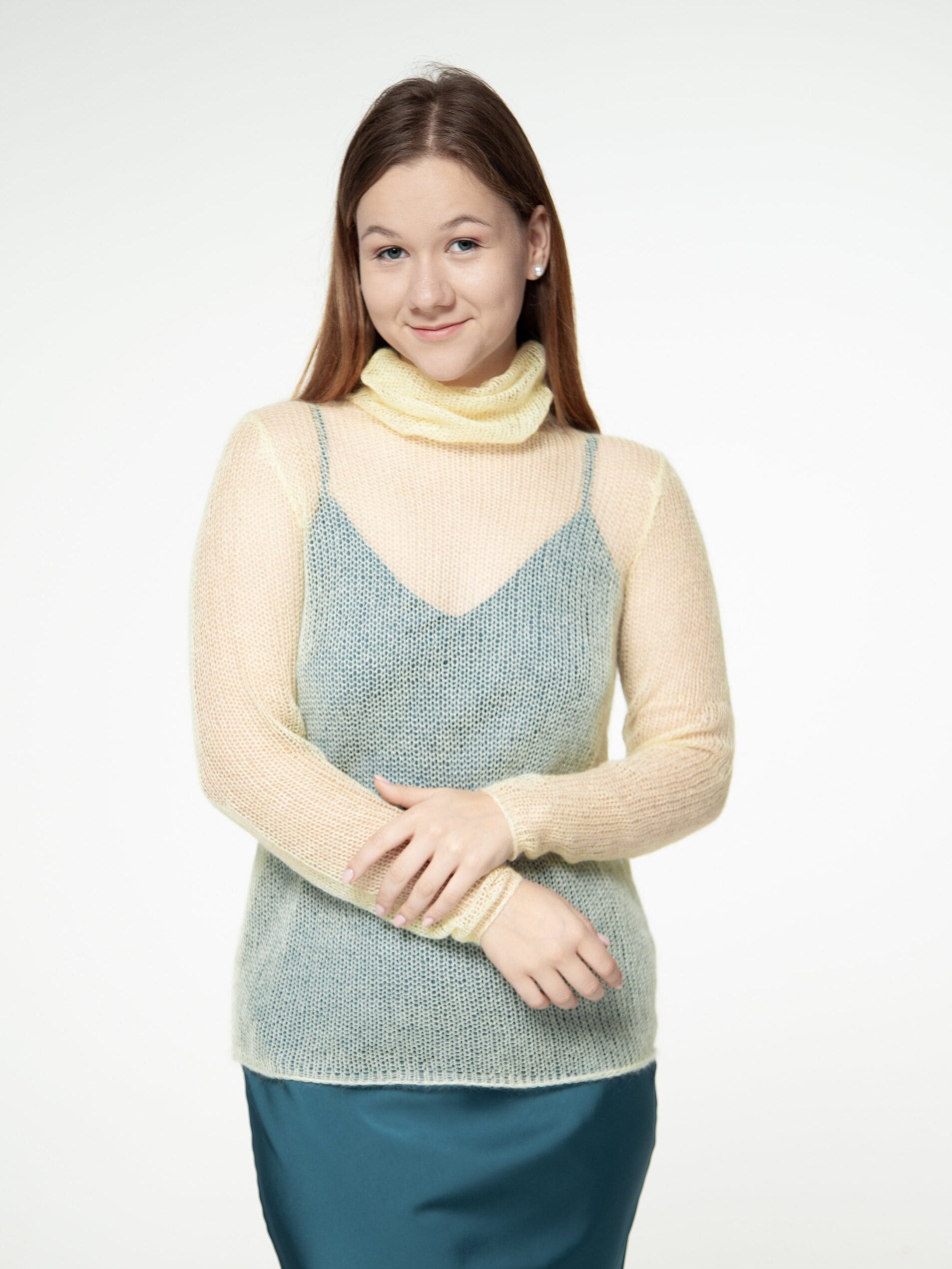 Handgestrickter Mohair Seide Rollkragenpullover, Taillierter Leichter Pullover von BeWannaMore