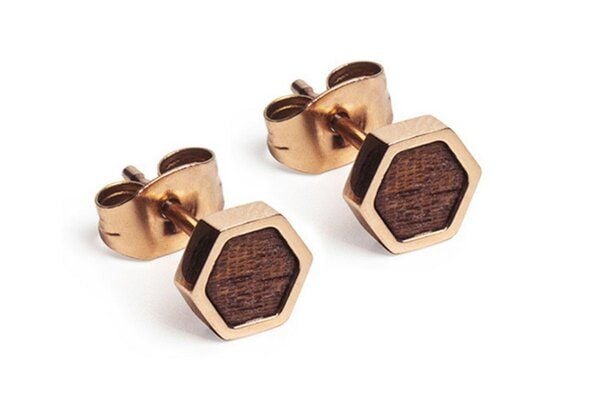 BeWooden Hexagon Ohringe - Holz und Edelstahl Kombination - Verschiedene Farbvarianten von BeWooden