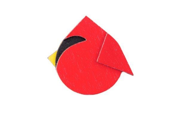BeWooden Holzbrosche Red Cutebird – handgefertigte Holzbrosche mit Vogelmotiv von BeWooden