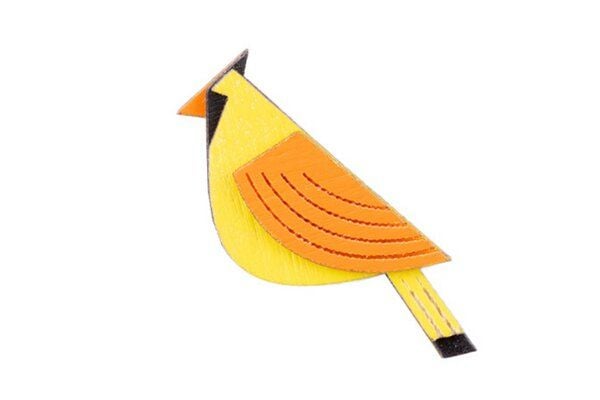 BeWooden Holzbrosche Sunny Cutebird – handgefertigte Holzbrosche mit sonnigem Vogelmotiv von BeWooden