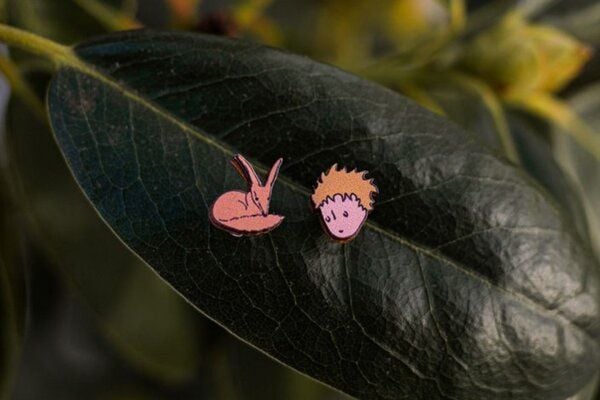 BeWooden Holzohrstecker Der kleine Prinz und der Fuchs – handgefertigte Ohrringe aus Birkenholz von BeWooden