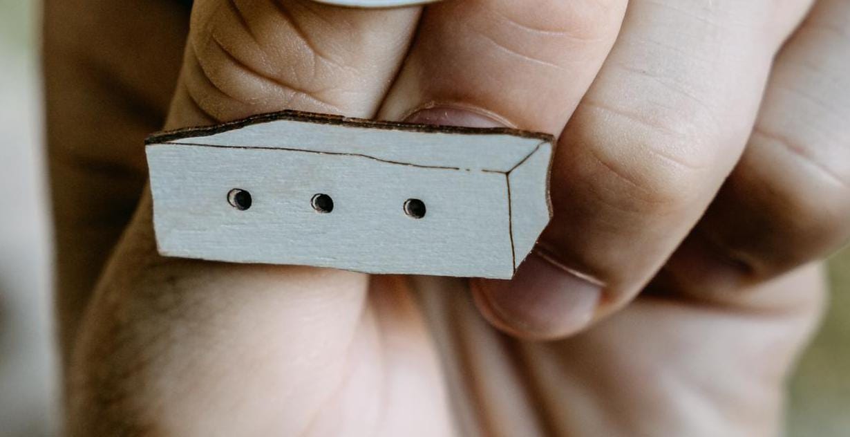 Box For Lamb Brooch - Handmade Little Prince Exupéry Friendship Sheep Original Fairy Tale Pin Book Lover Present Idea von BeWoodenCompany