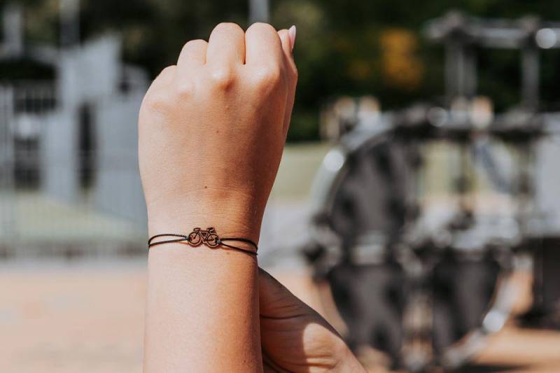 Mountain Bike Wooden String Bracelet - Adjustable Cycling Handmade Biker Jewelry -Sustainable Adventure Gift For Men & Women von BeWoodenCompany