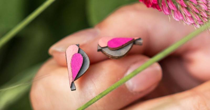 Pink Bird Wooden Earrings - Handmade Hummingbird Jewelry Lightweight Dangle Nature-Inspired Gift For Women Boho von BeWoodenCompany