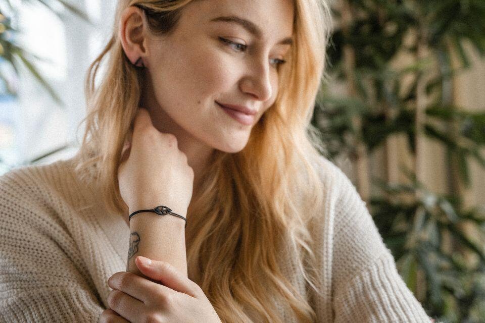 Savetree Wooden Bracelet - Eco-Friendly Minimalist String Handmade Accessory Adjustable Nature Sustainable von BeWoodenCompany