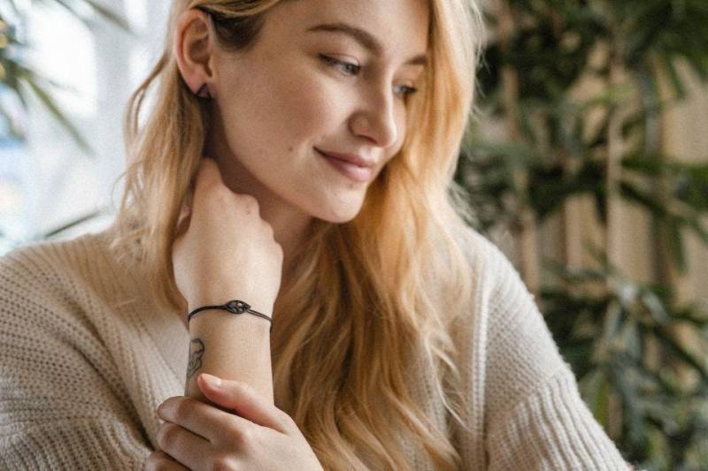 Savetree Wooden Bracelet - Eco-Friendly Minimalist String Handmade Accessory Adjustable Nature Sustainable von BeWoodenCompany