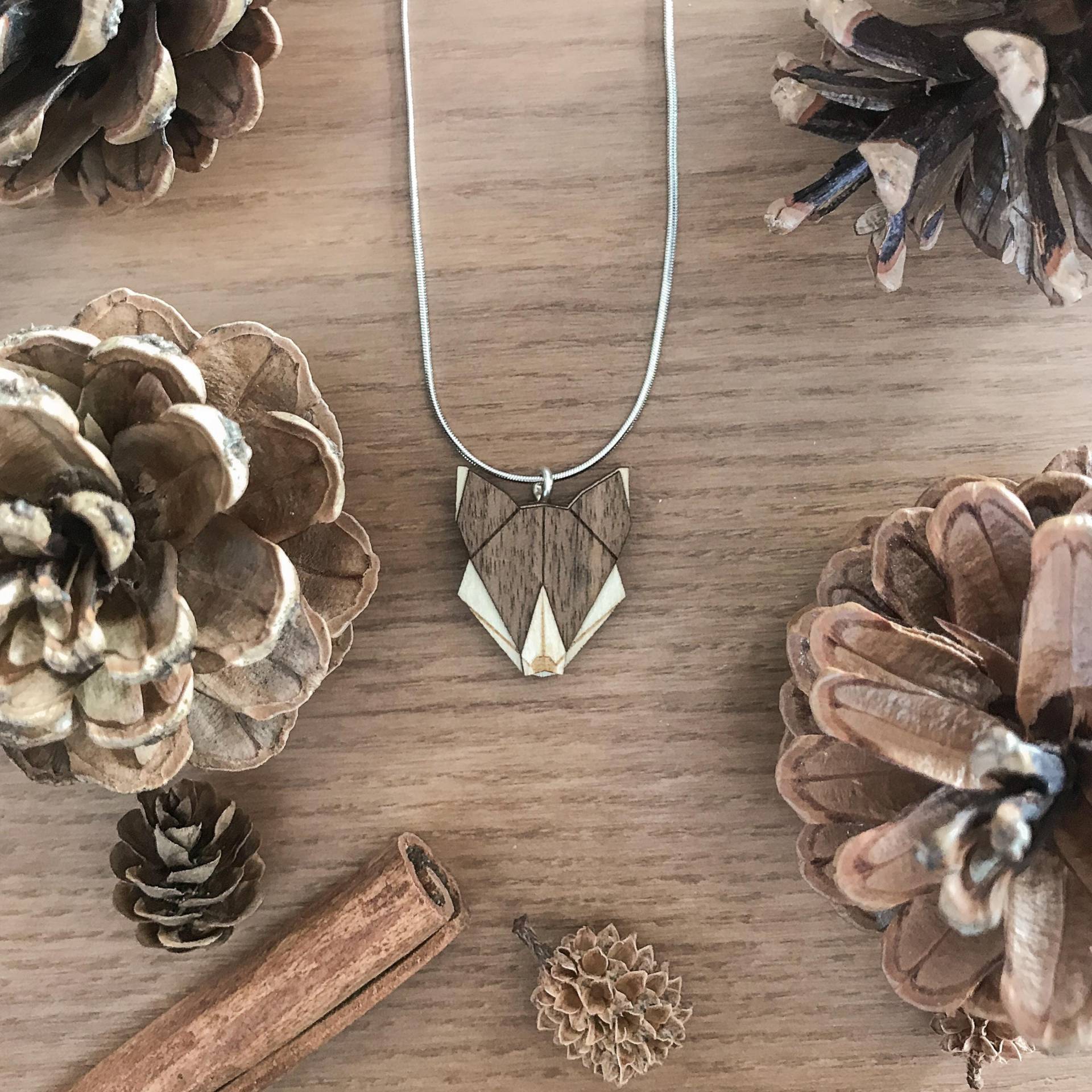 Wolf Wooden Pendant Necklace - Handmade Howling Jewelry Nature Lover Gift Viking Nordic Style Camping Hiking von BeWoodenCompany