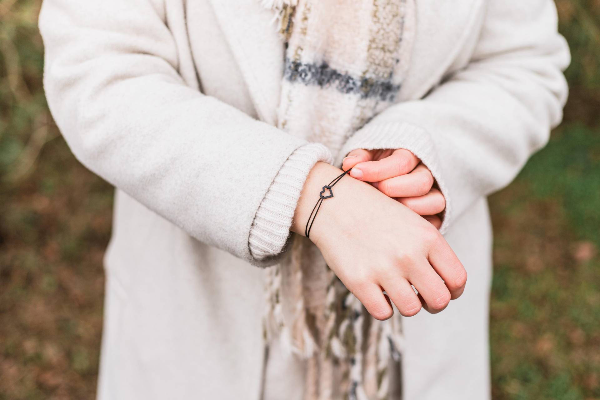 Wooden Heart Bracelet - Handmade Natural Jewelry Adjustable Love Gift For Her Boho Bangle Couple Friendship von BeWoodenCompany