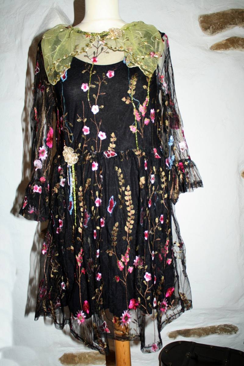 Boho - Bohemian Schwarzes Spitzenkleid Bestickt Mit Perlen Upcycled... Größe 36/38 Fairytale Boho - Bohemian Schwarzes Spitzenkleid Bestickt Mit Perlen Upcycled... Größe 36/38 Fairytale von BeaFELT