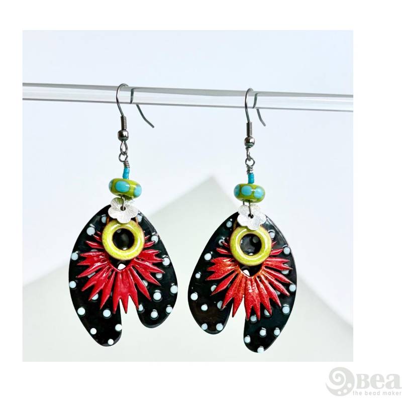 Emaille Ohrringe Kupfer - Schwarz Gepunktet, Flammend Rot-Orange & Limettengrün Handgemachte Statement Tropfen Mit Glasperle Damenschmuck von BeaStoertz
