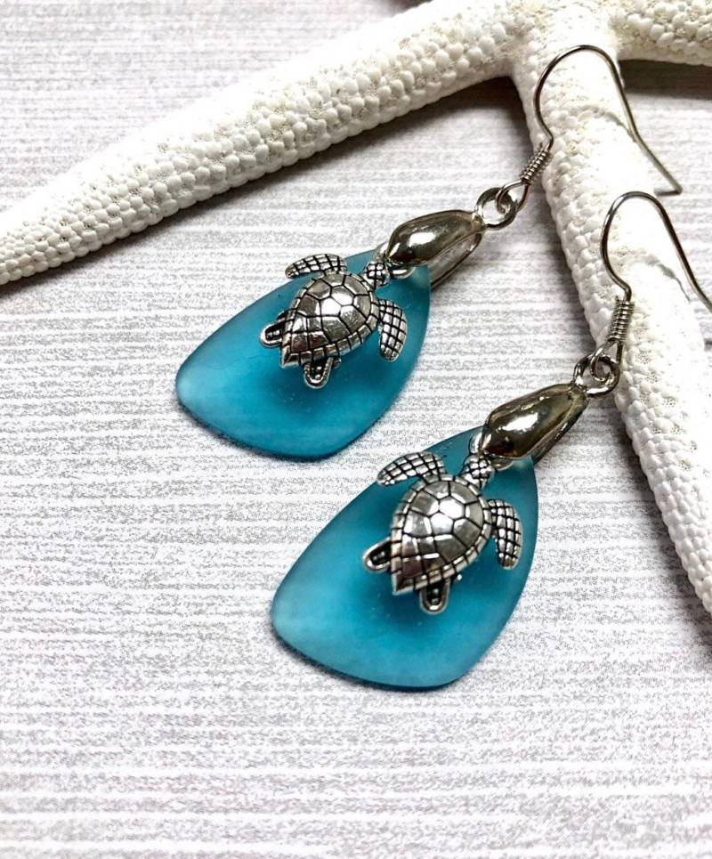 Blaue Seeglas Ohrringe. Wasserschildkröte Ohrringe, Aqua Blau Seeglas, Schmuck, Beachy Schmuck von BeachBoutiqueJewels
