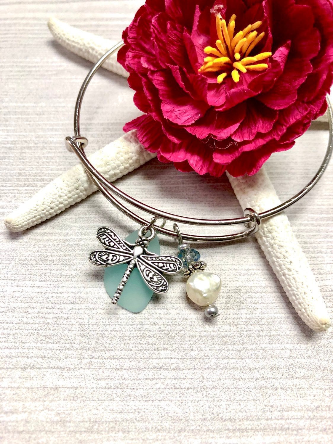 Blaues Seeglas Libellen Armband, Armreif, Schmuck, Sommer Schmuck von BeachBoutiqueJewels