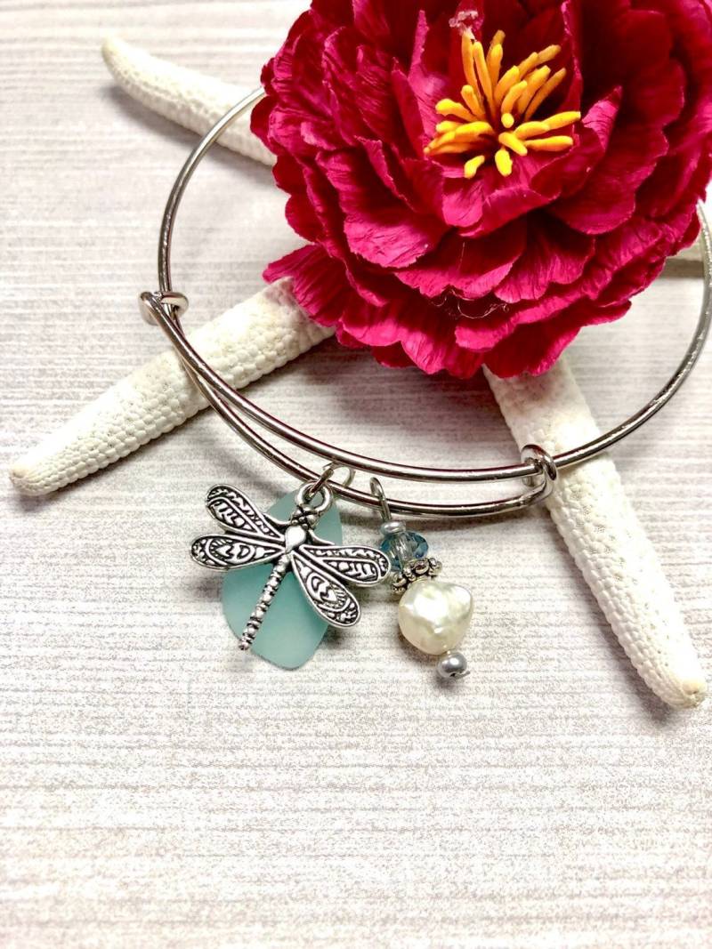 Blaues Seeglas Libellen Armband, Armreif, Schmuck, Sommer Schmuck von BeachBoutiqueJewels