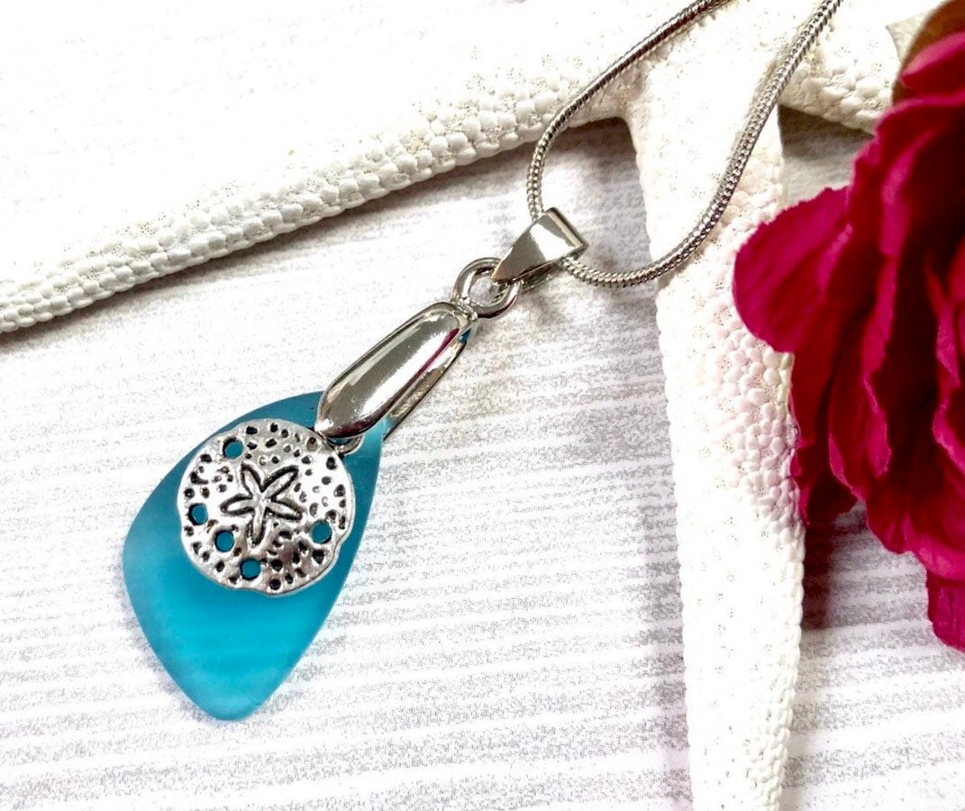 Sea Glass Sand Dollar Halskette, Schmuck, Aqua Blue Glass, Beachy Strand Brautjungfer Geschenk von BeachBoutiqueJewels