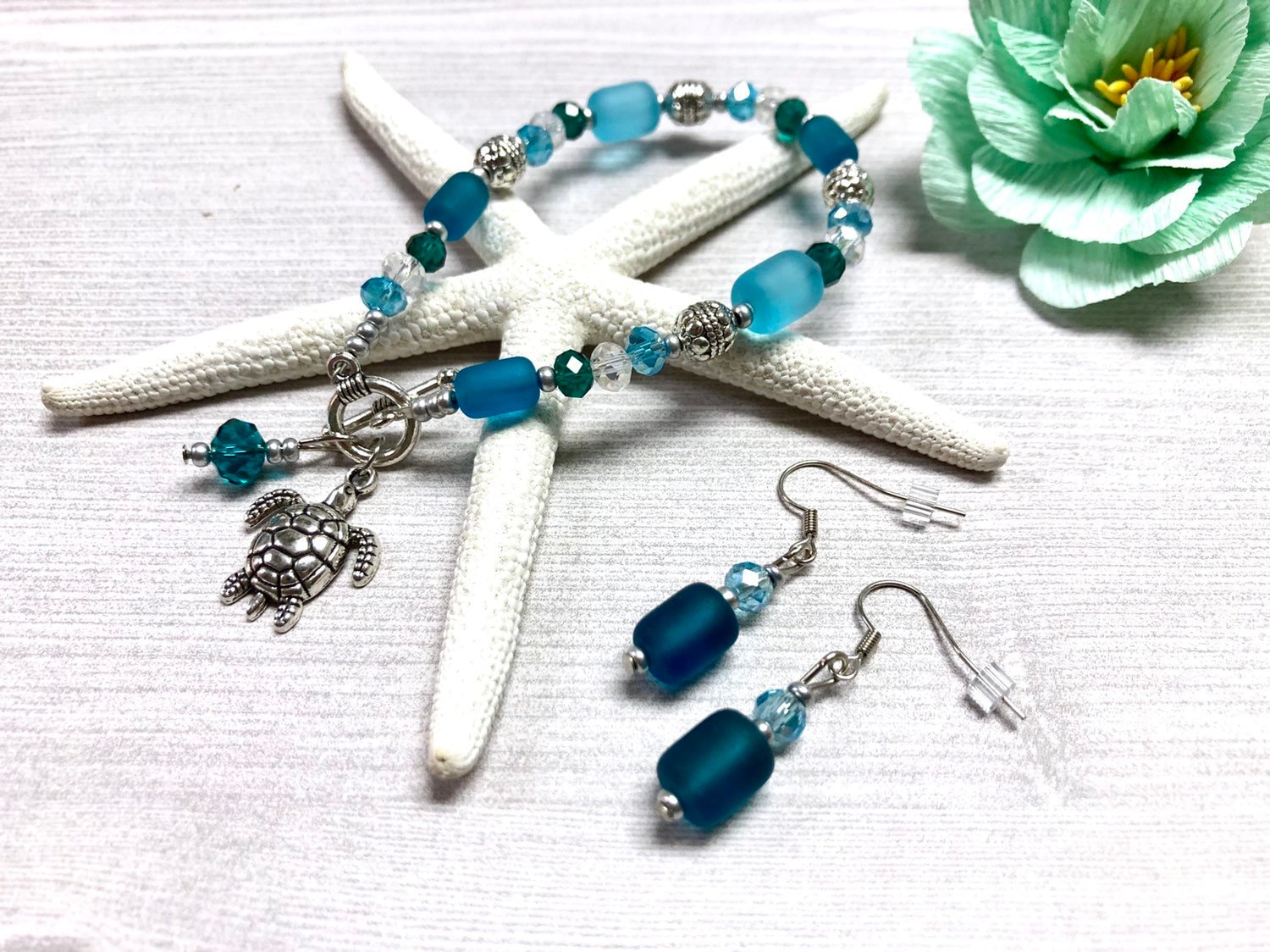 Sea Glass Schildkröte Armband, Meer Schildkröten Schmuck, Ohrringe Set, Petrol Glass, Beachy von BeachBoutiqueJewels