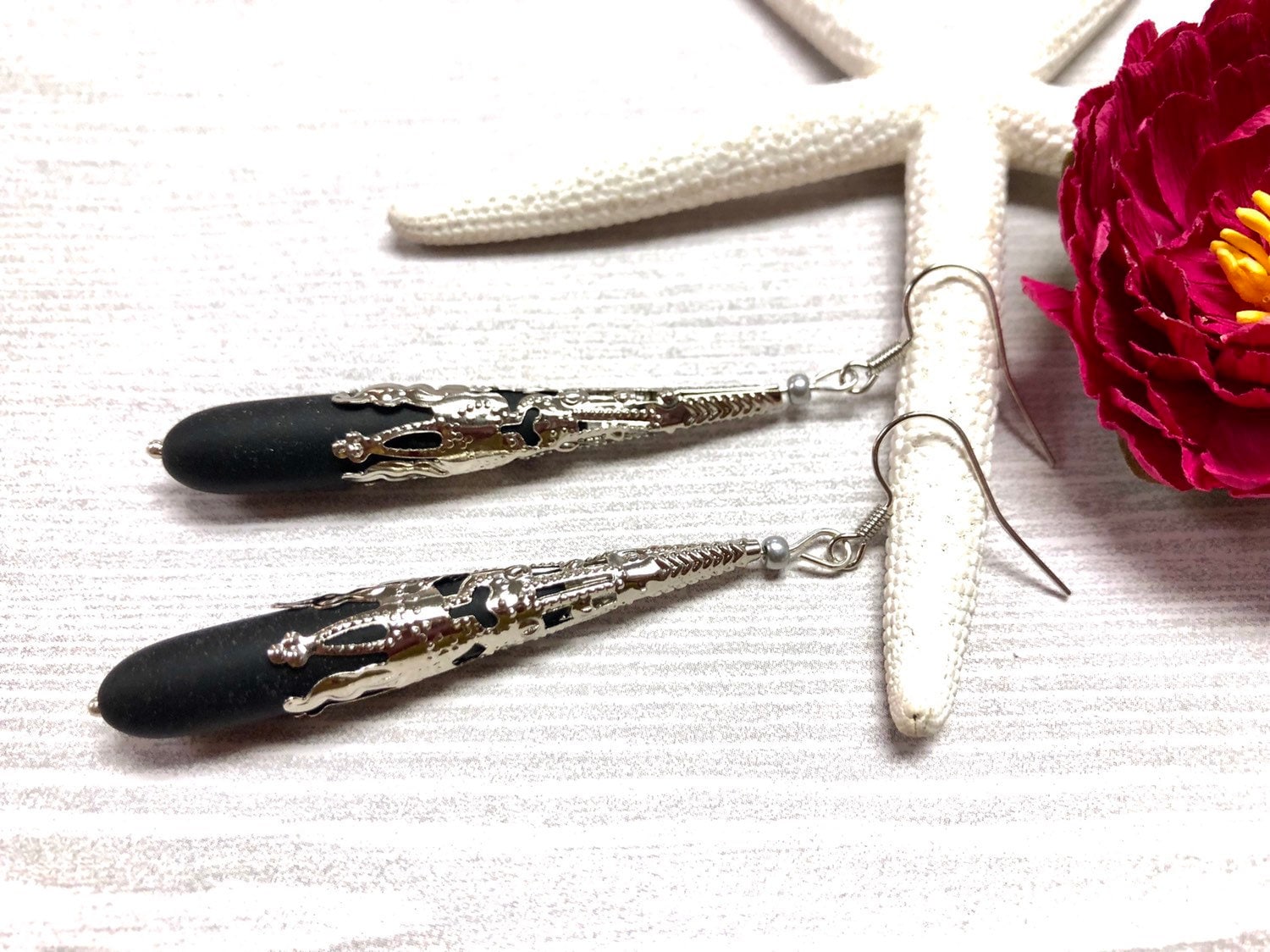 Sea Glass Teardrop Ohrringe, Black Boho Schmuck, Sommer Brautjungfer Geschenk von BeachBoutiqueJewels