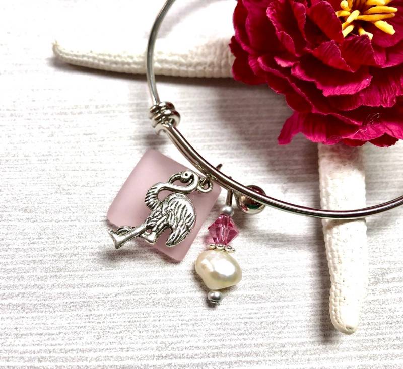 Seeglas Flamingo Armband, Armreif, Rosa Schmuck, Beachy Schmuck von BeachBoutiqueJewels