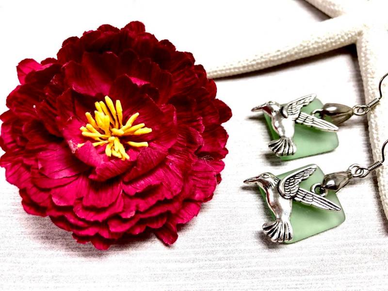 Seeglas Kolibri Ohrringe, Grün, Schmuck, Sommer Schmuck von BeachBoutiqueJewels