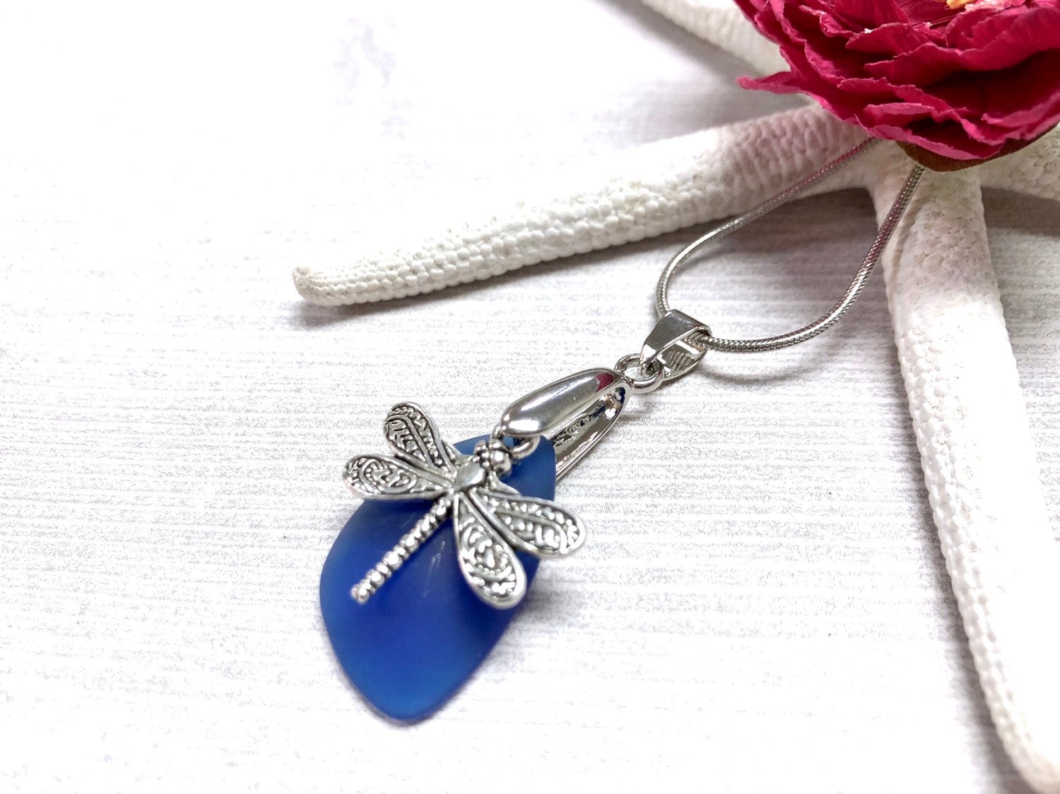 Seeglas Libelle Halskette, Anhänger Blaues Seeglas, Schmuck, Sommer Libellen Schmuck von BeachBoutiqueJewels