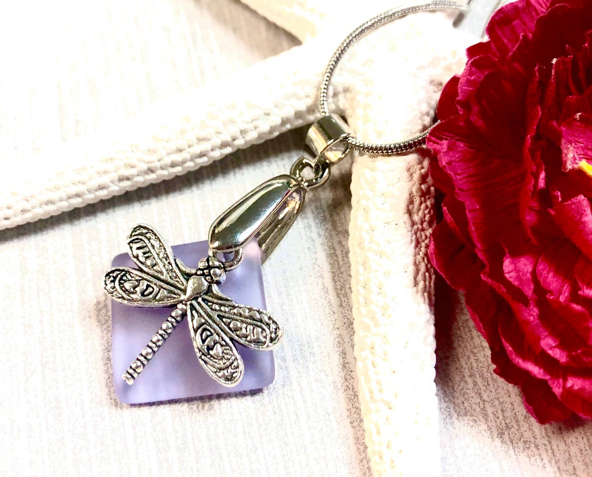 Seeglas Libelle Halskette, Anhänger Lila Seeglas, Schmuck, Sommer Libellen Schmuck von BeachBoutiqueJewels