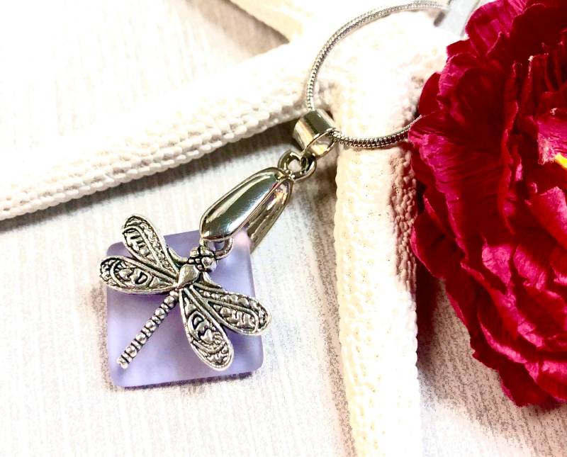 Seeglas Libelle Halskette, Anhänger Lila Seeglas, Schmuck, Sommer Libellen Schmuck von BeachBoutiqueJewels
