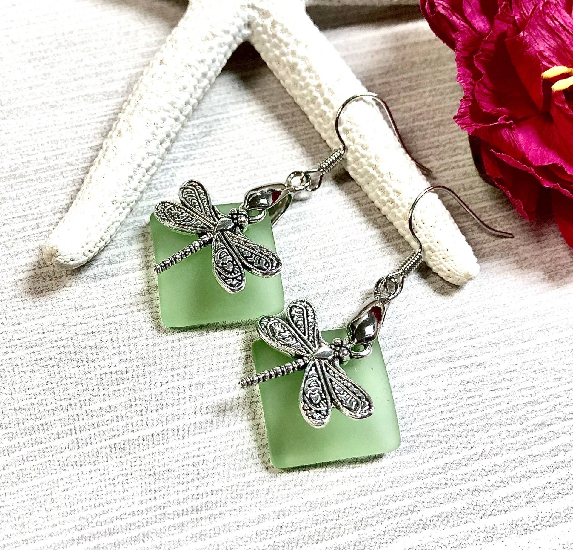 Seeglas Libellen Ohrringe, Libelle Grün, Schmuck, Sommer Schmuck von BeachBoutiqueJewels