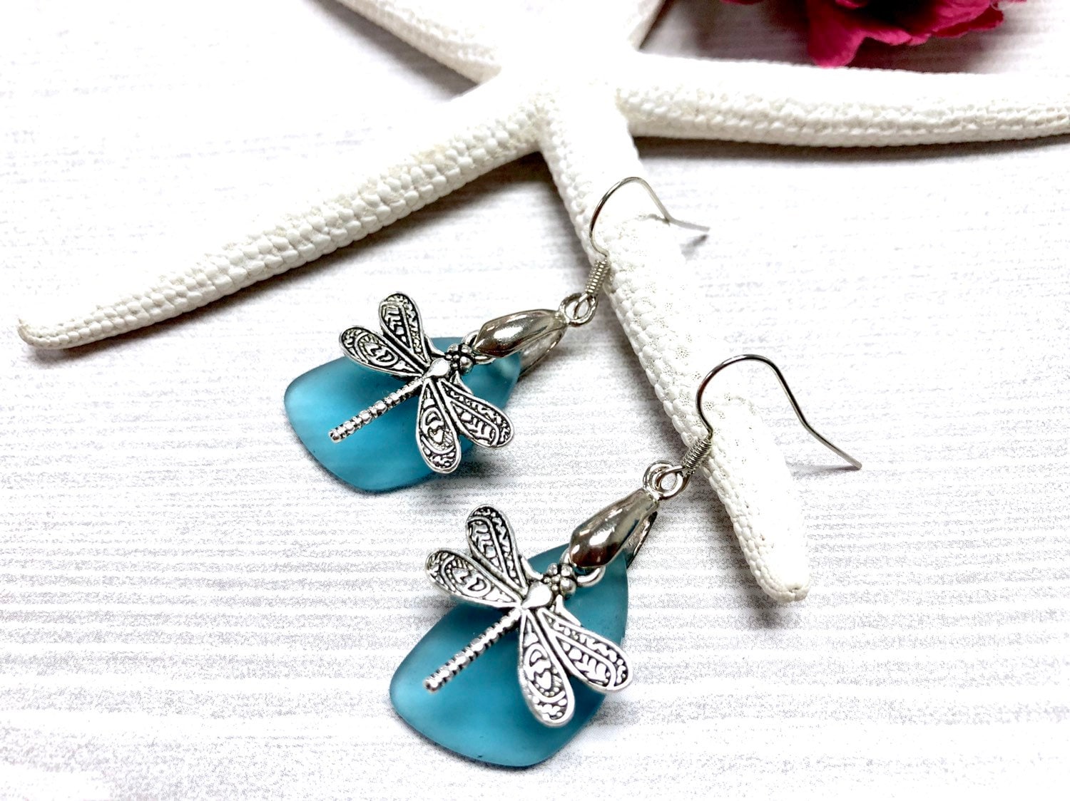 Seeglas Libellen Ohrringe, Libelle Ohrringe, Aqua Blau Seeglas, Seeglas Ohrringe, Seeglas Schmuck, Libellen Schmuck, Sommer Schmuck von BeachBoutiqueJewels