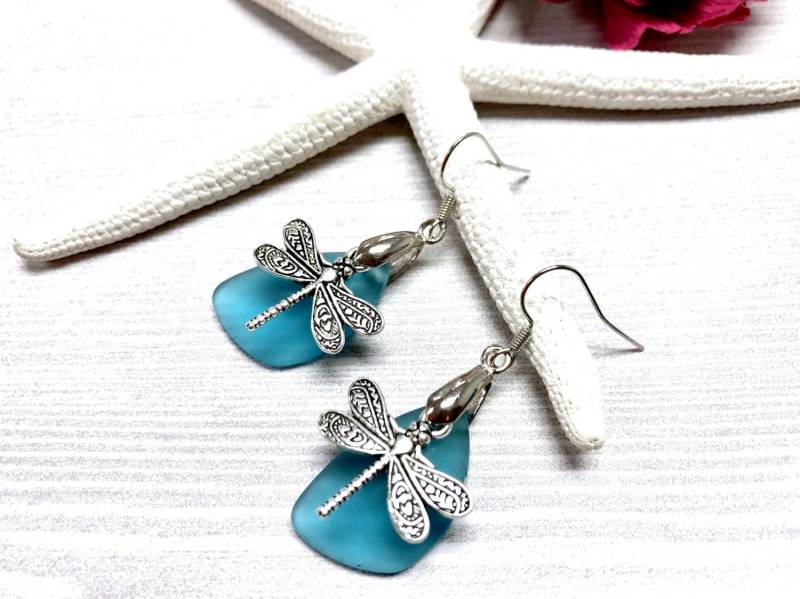 Seeglas Libellen Ohrringe, Libelle Ohrringe, Aqua Blau Seeglas, Seeglas Ohrringe, Seeglas Schmuck, Libellen Schmuck, Sommer Schmuck von BeachBoutiqueJewels