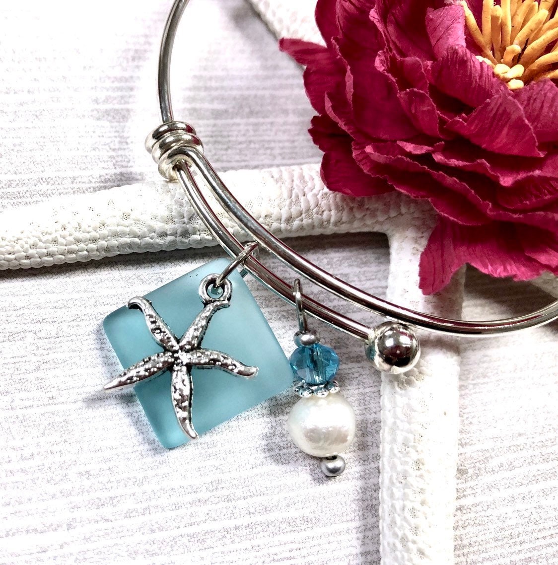 Seeglas Seestern Armband, Armreif Schmuck, Sommer Beachy Strand Schmuck von BeachBoutiqueJewels